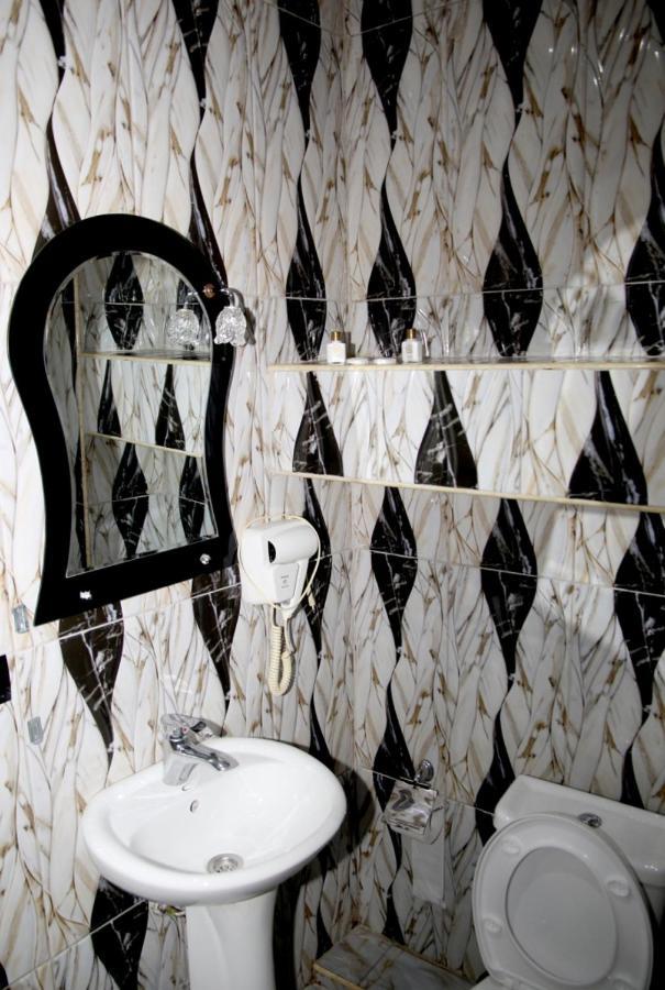 Hotel Richard Тбилиси Екстериор снимка